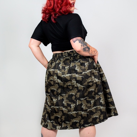 Plus Size ‘Gigi’ Camo Skirt - Picture 5 of 5
